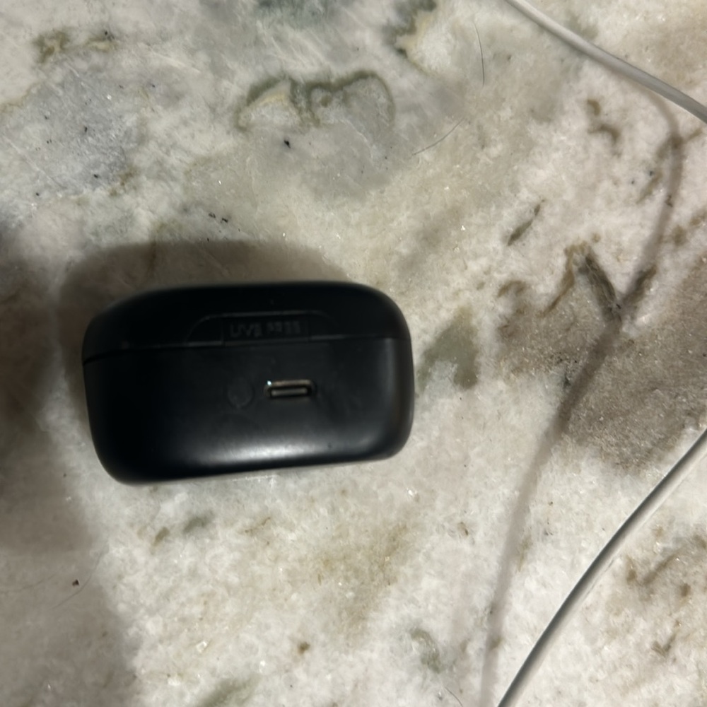 JBL Tune Buds Earphones, Bluetooth and Wireless, Water Resistant Noise Canceling - Picture 4 of 7